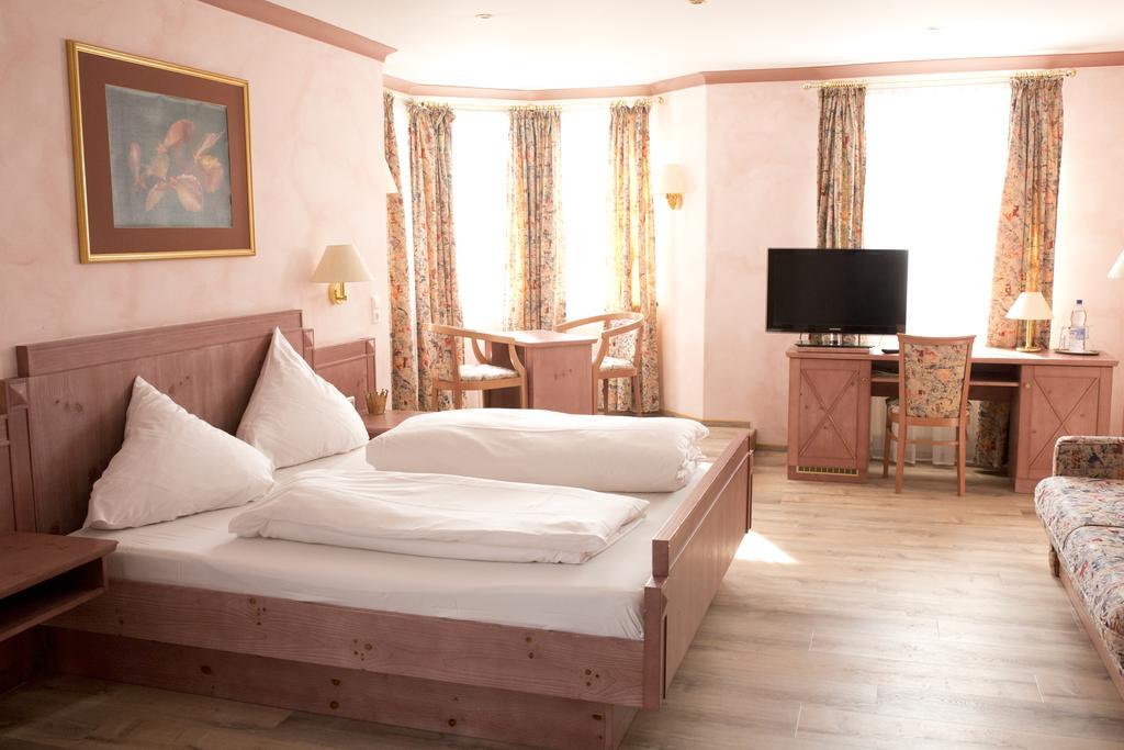 Hotel Hirsch Rothenberg Buitenkant foto